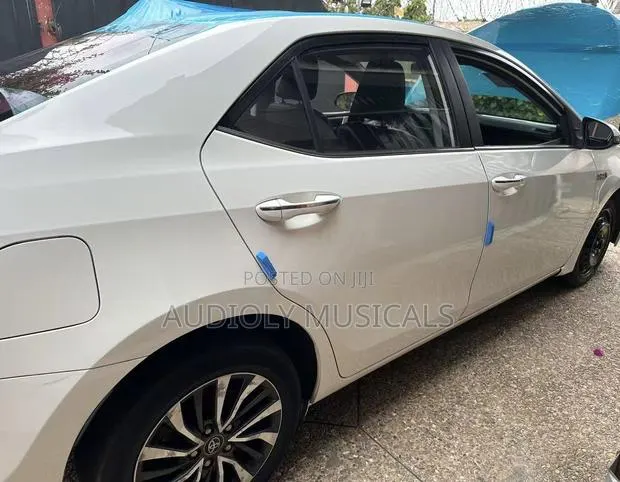 Toyota Corolla 2020 White · Photo 1