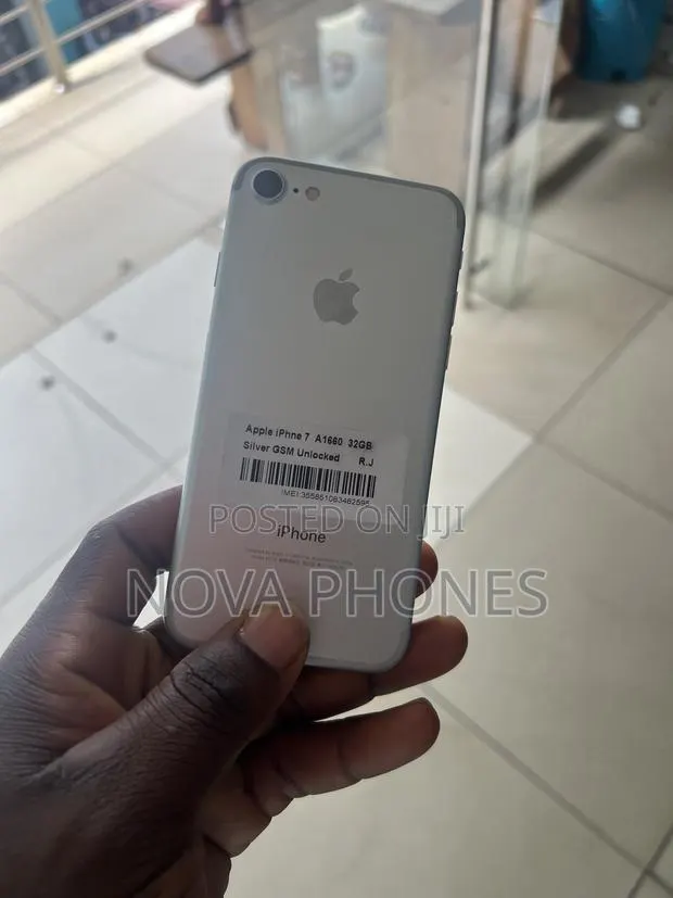 Apple iPhone 7 32 GB · Photo 1