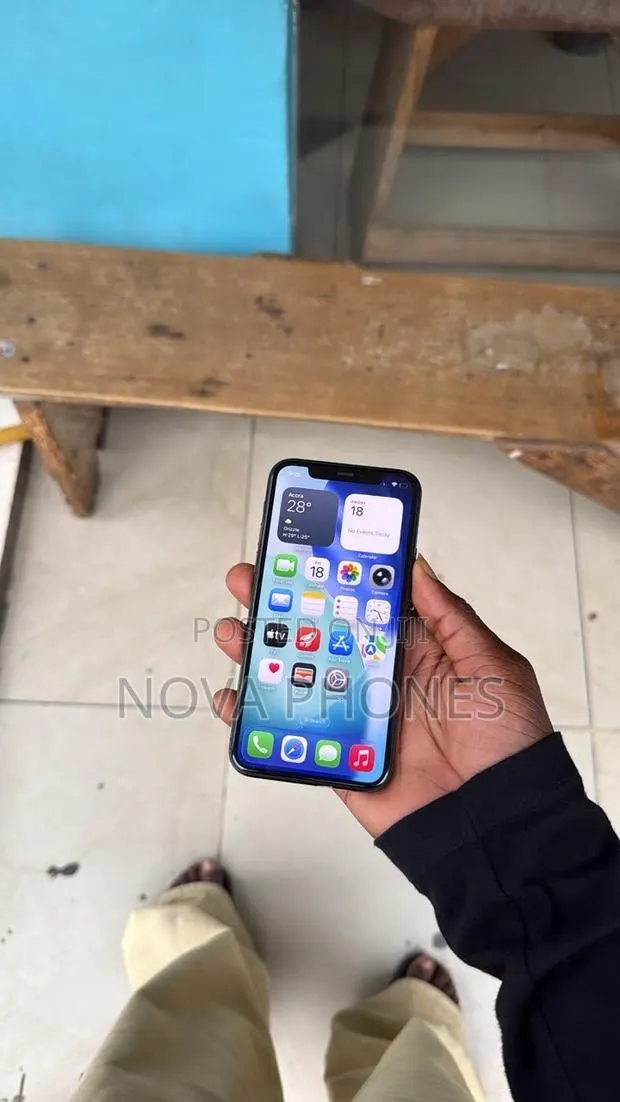 Apple iPhone 11 Pro 256 GB Gray · Photo 1