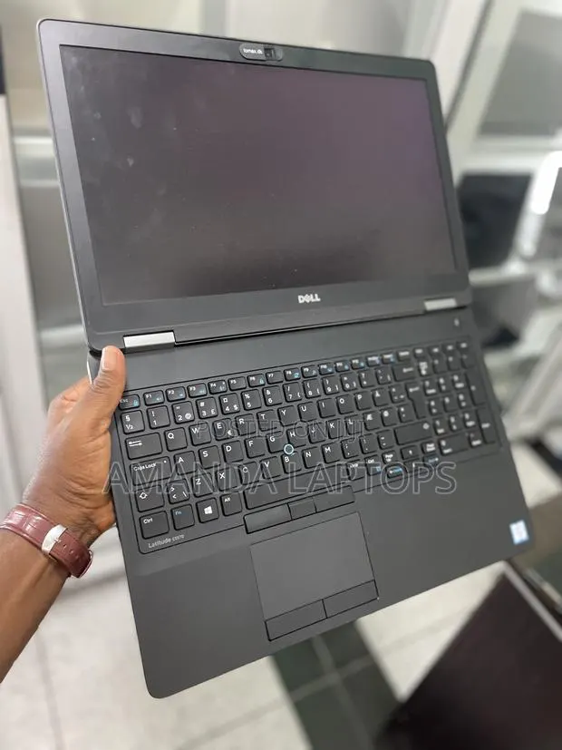 Laptop Dell Latitude 7390 8GB Intel Core i7 HDD+SSD 256GB · Photo 1