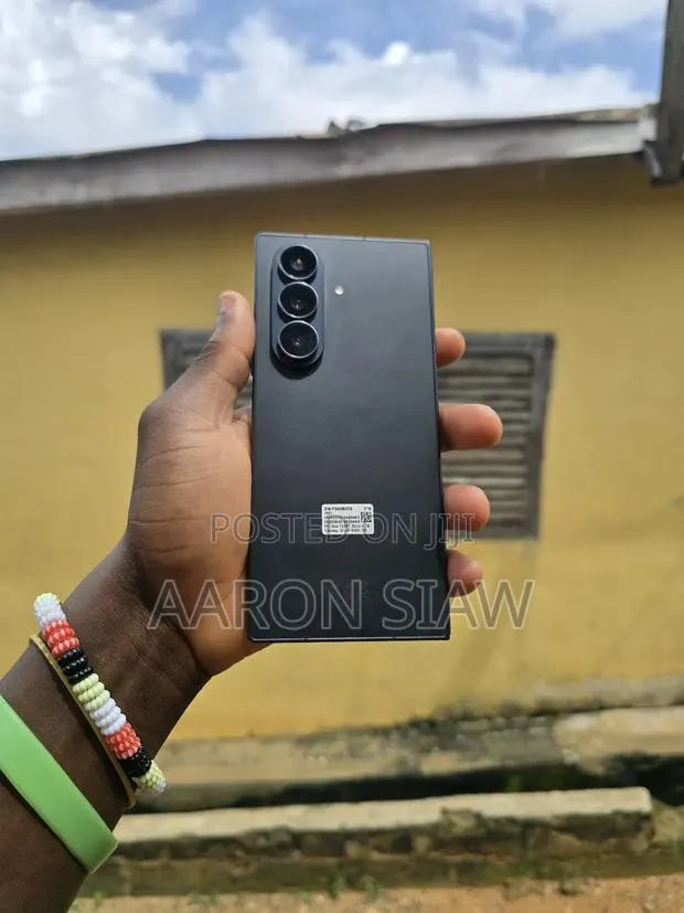 Samsung Galaxy Z Fold7 1 TB Black · Photo 1
