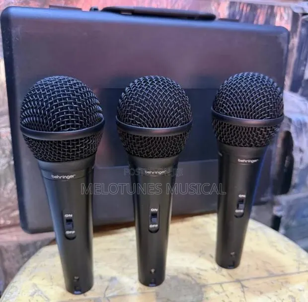 Behringer Ultravoice XM1800S Dynamic Cardioid Vocal 3in1 Microphone · Photo 1
