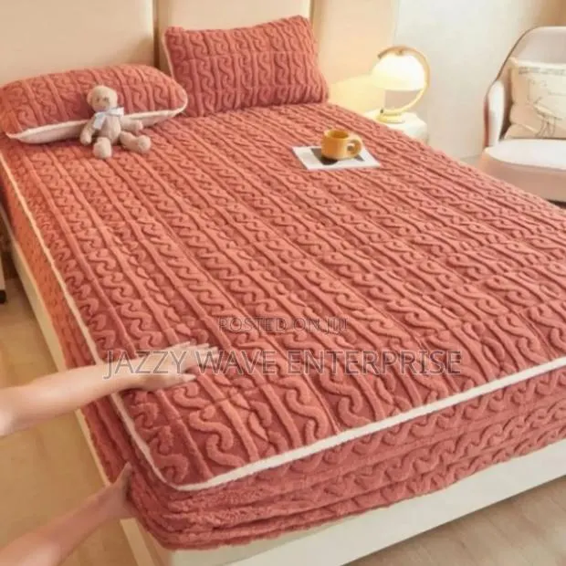 Fluffy Mattress Cover · Photo 1