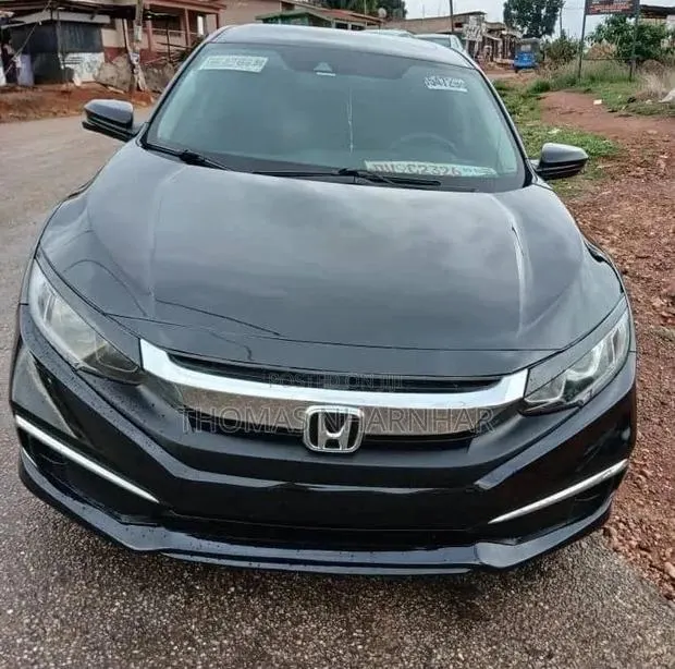 Honda Civic EX Hatchback 2019 Black · Photo 1