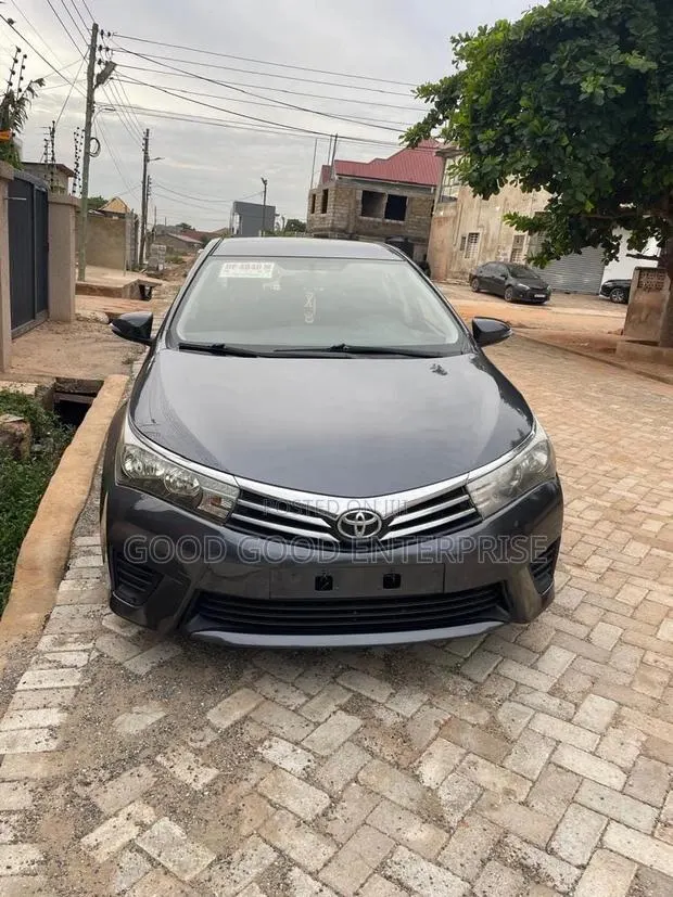 Toyota Corolla LE 4dr Sedan (1.8L 4cyl CVT) 2016 Black · Photo 1