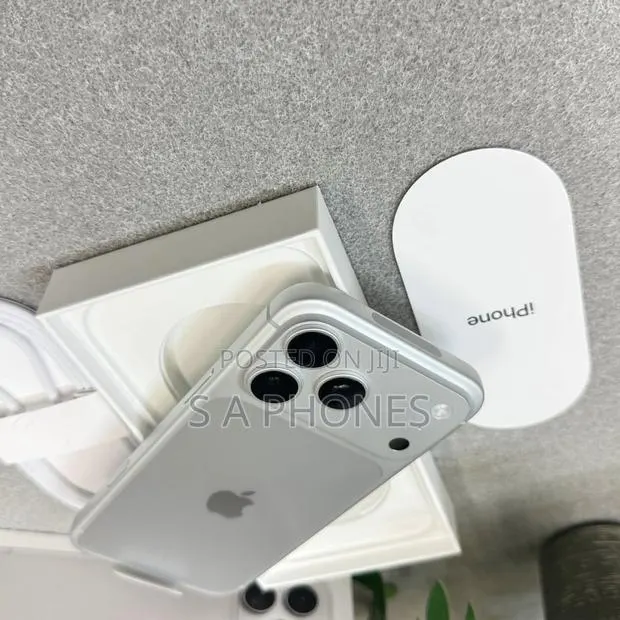 Apple iPhone 17 Pro Max 256 GB White · Photo 1