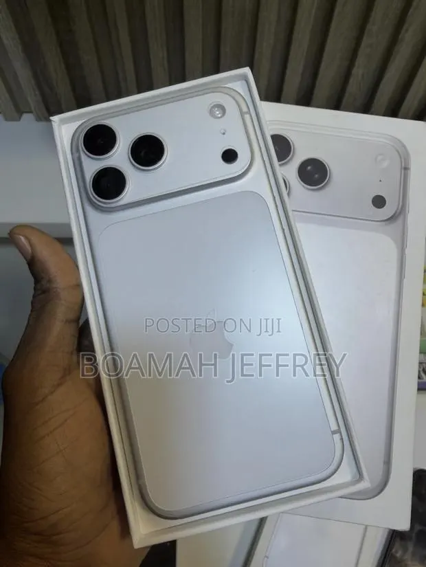 Apple iPhone 17 Pro Max 512 GB Silver · Photo 1