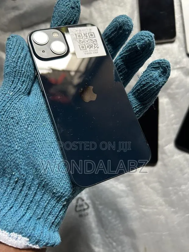 Apple iPhone 13 128 GB · Photo 1