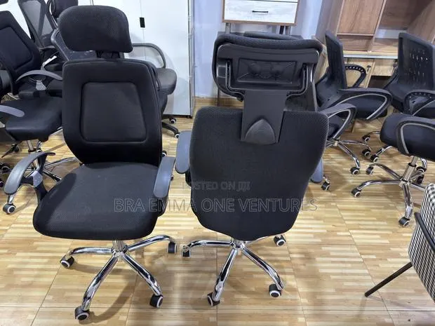 High-Back Ergonomic Mesh Office Chair With Headrest · Photo 1