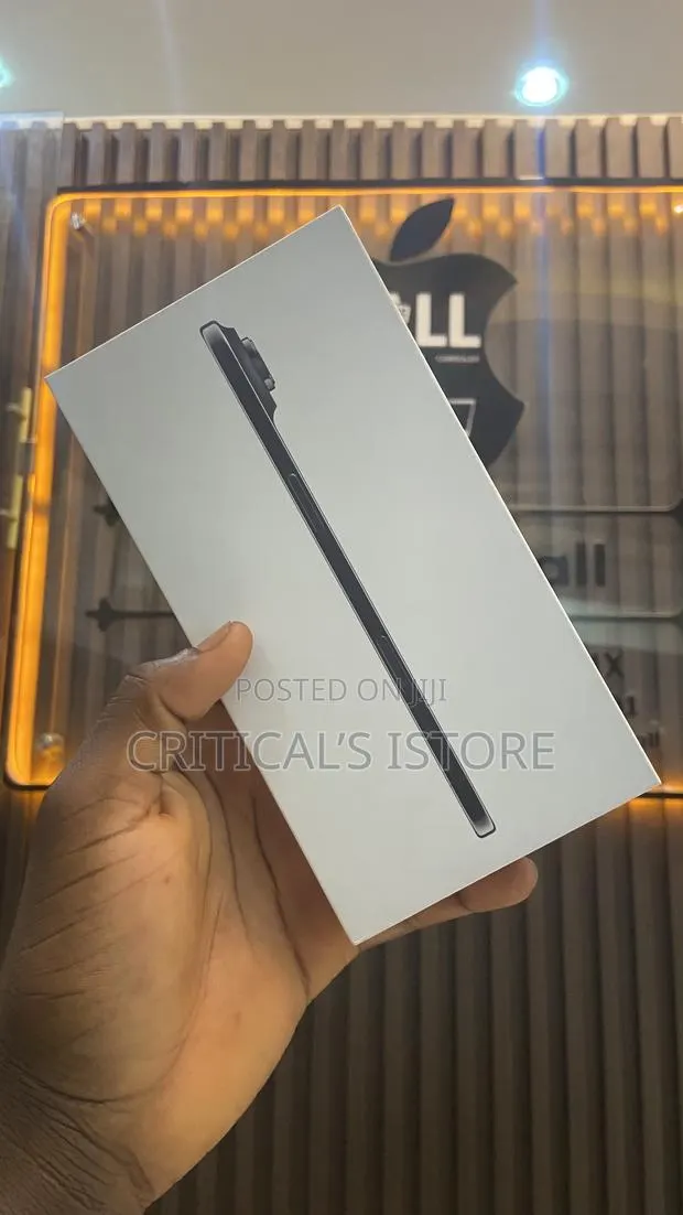 New Apple iPhone Air 256 GB Gray · Photo 1
