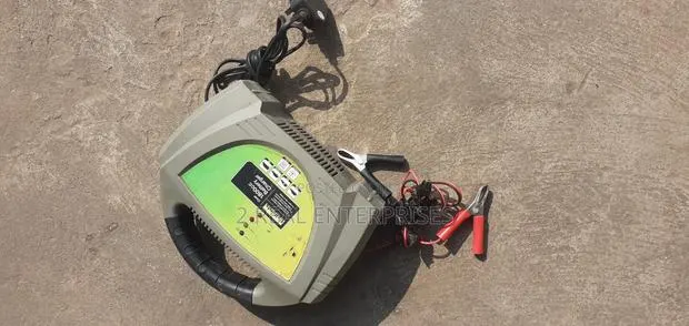 Halfords Over 1800cc Car Battery Charger · Photo 1