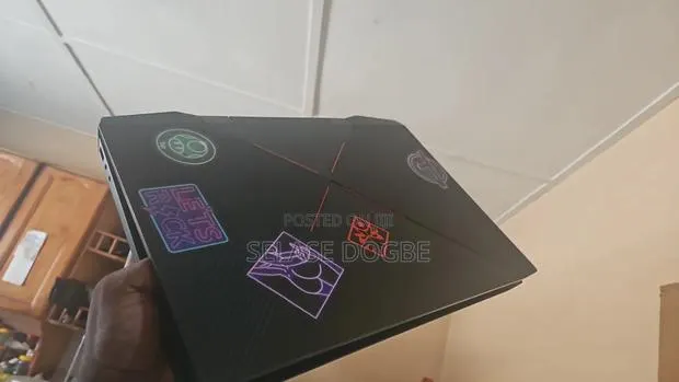 Laptop HP Omen 15-dh002nr 16GB Intel Core i5 HDD+SSD 500GB · Photo 1