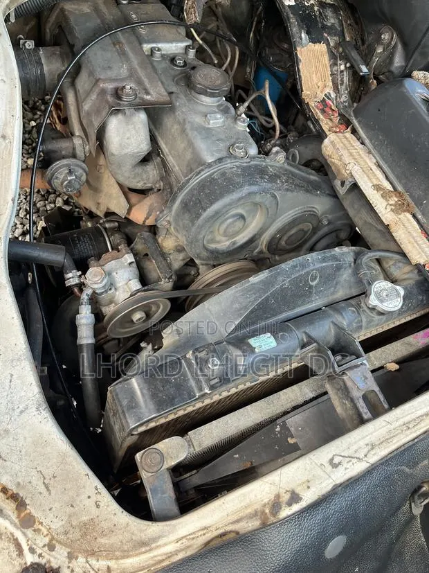 Hyundai H200 2011 White · Photo 1