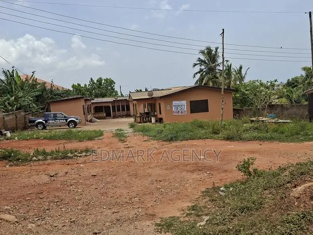 6bdrm House in Gbawe, Zero for sale · Photo 1
