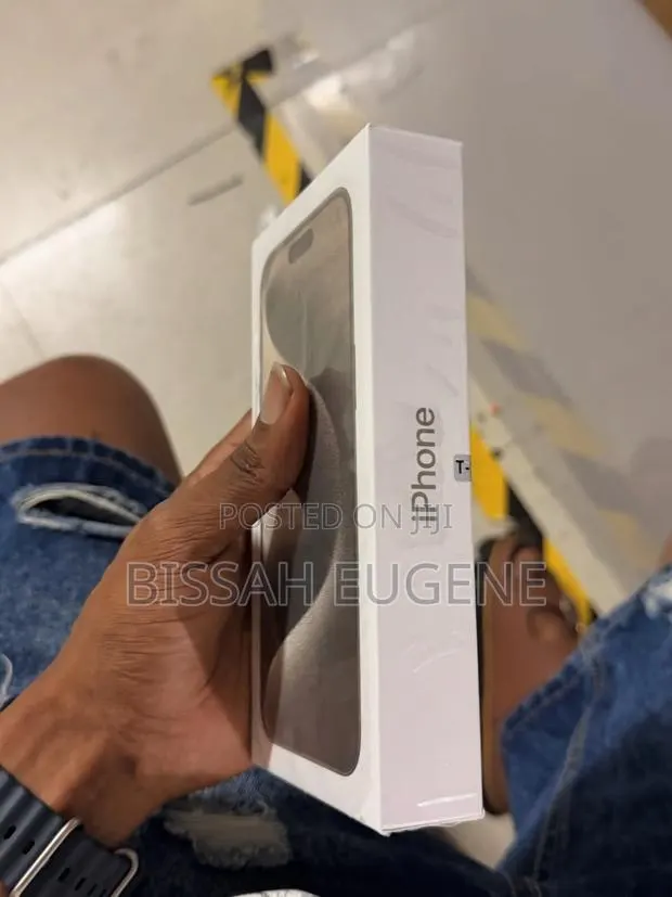 New Apple iPhone 15 Pro Max 512 GB Gray · Photo 1