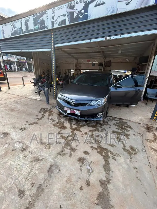 Toyota Camry L 4dr Sedan (2.5L 4cyl 6A) 2014 Gray · Photo 1