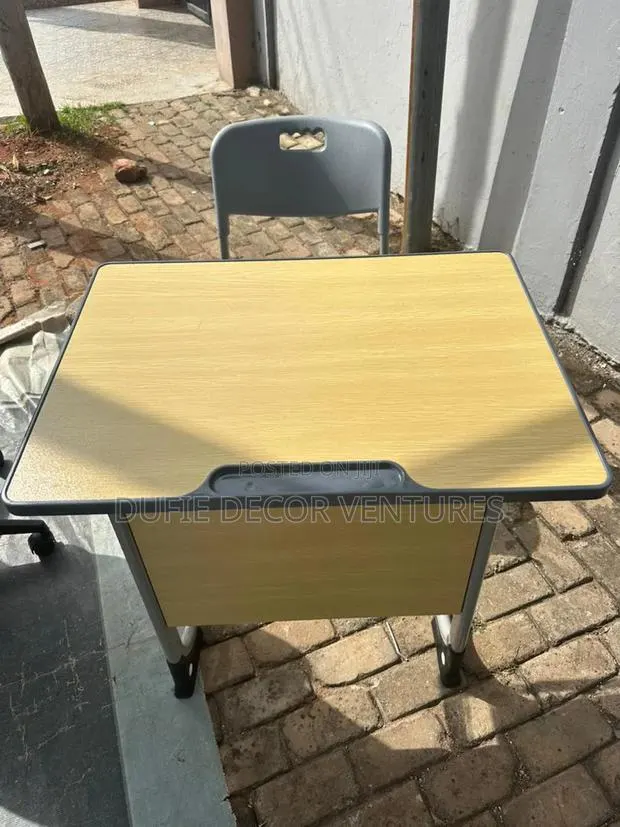 Table and Chair Avaliable for Sale · Photo 1