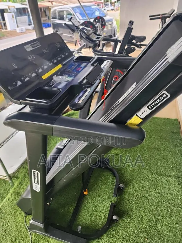 Pro Fitness Treadmill 135kg · Photo 1