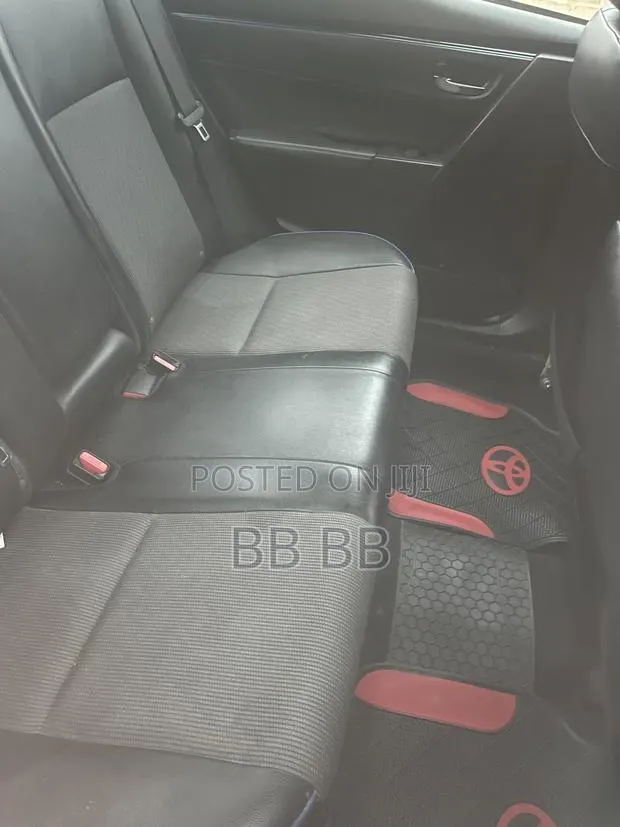 Toyota Corolla 2018 Red · Photo 1