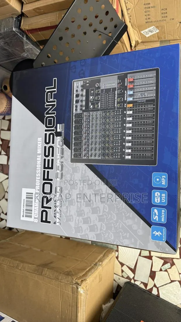 Yamaha 8 Channel Raw Mixer · Photo 1