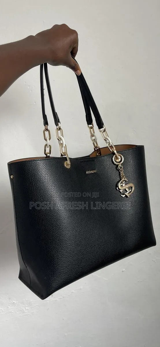 Classic Quality Hand Bags · Photo 1