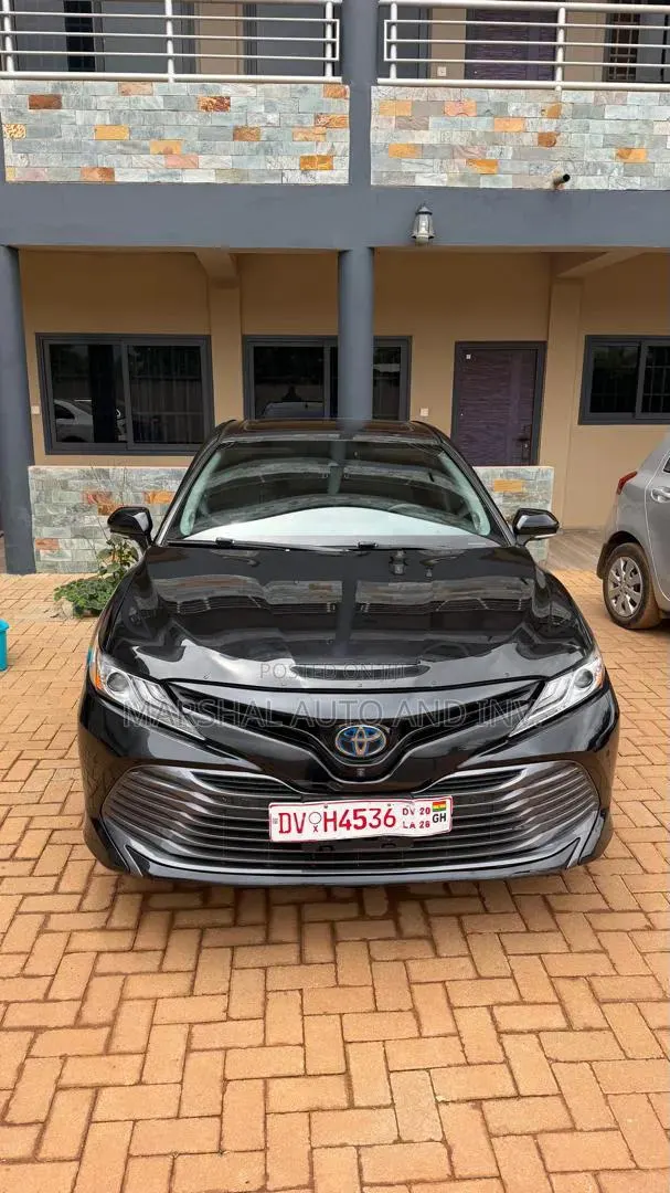 Toyota Camry 2022 Black · Photo 1