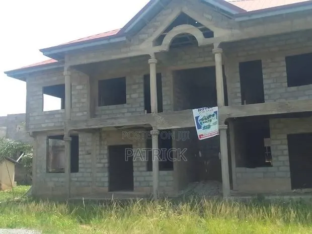 8bdrm Apartment in Amasaman for sale · Photo 1