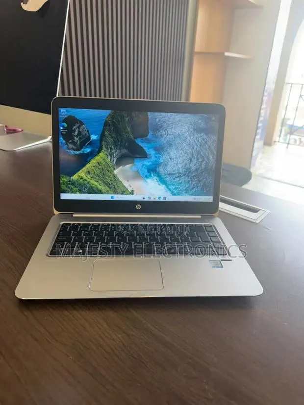 New Laptop HP EliteBook Folio 1040 G3 8GB Intel Core i7 SSD 256GB · Photo 1