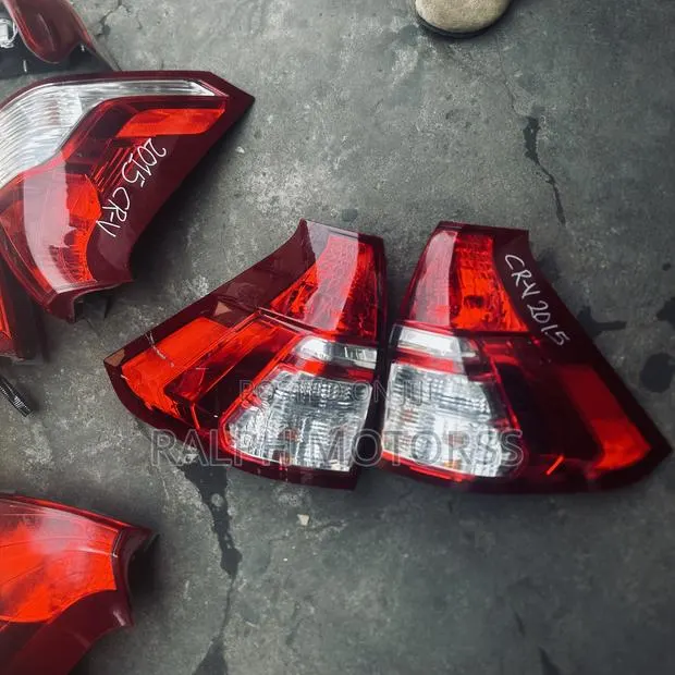 Honda CR-V 2016 Taillight Pair · Photo 1