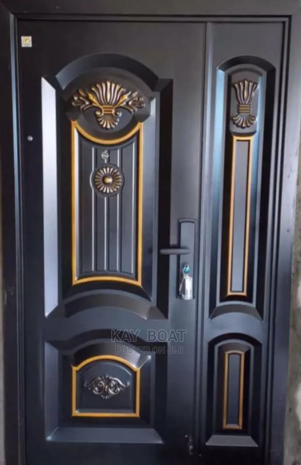 Massive Door With All Accessories Available · Photo 1