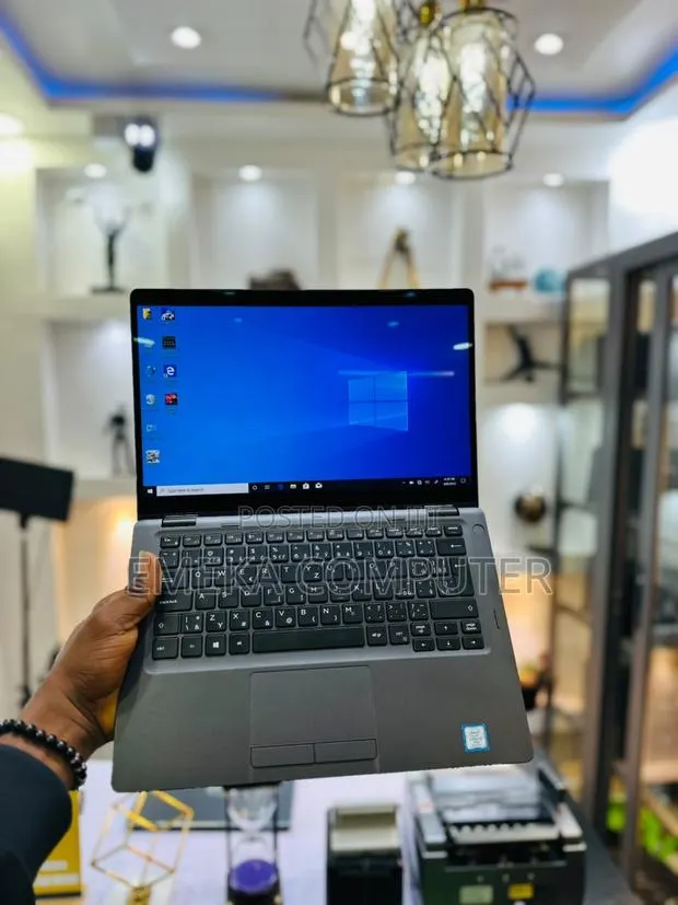 Laptop Dell Latitude 5300 2-in-1 8GB Intel Core i5 SSD 256GB · Photo 1