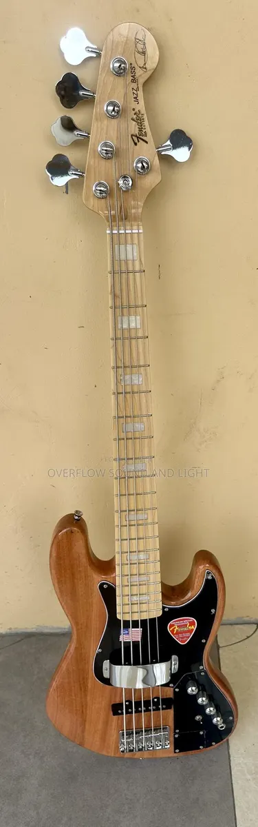 Fender 5 Strings Active Jazz Bass Guitar · Photo 1