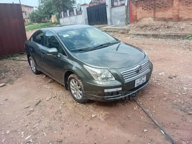 Toyota Avensis 2011 Green · Photo 1