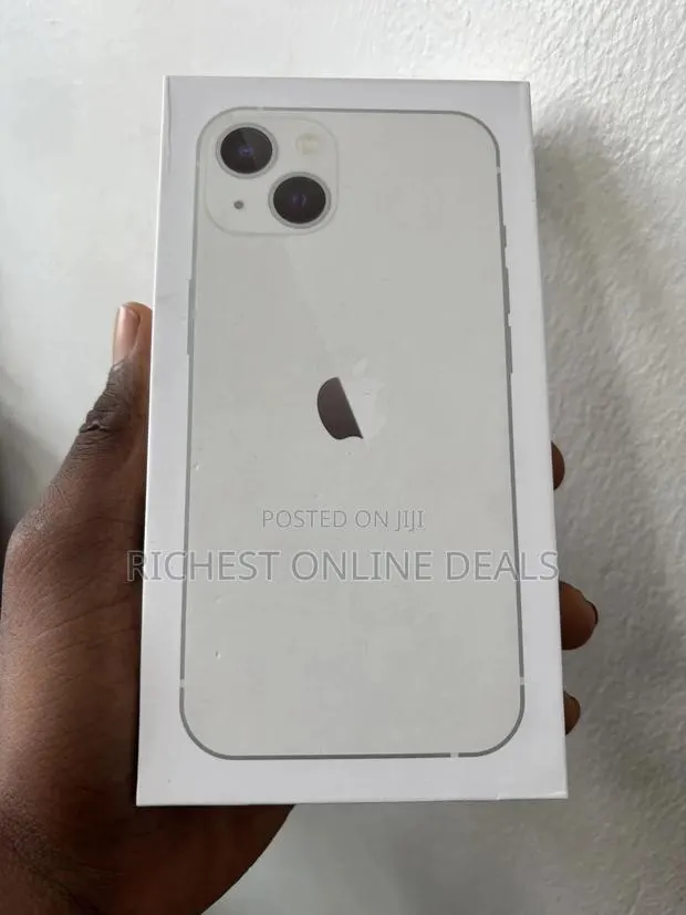New Apple iPhone 13 128 GB White · Photo 1