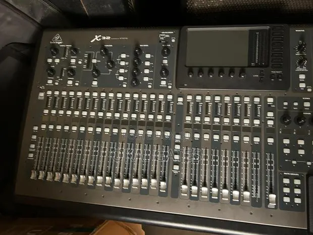 Behringer X32 · Photo 1
