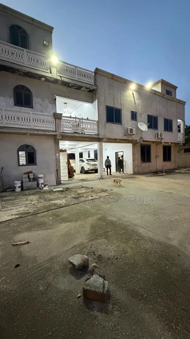 Furnished 6bdrm House in Sefdard Properties, Amasaman for sale · Photo 1