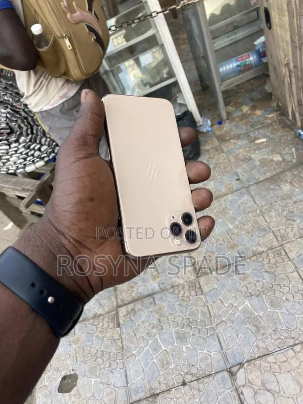 Apple iPhone 11 Pro 256 GB Gold · Photo 1