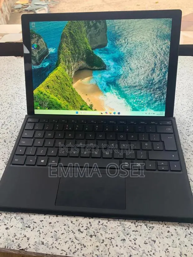 Microsoft Surface Pro 5 256 GB Black · Photo 1