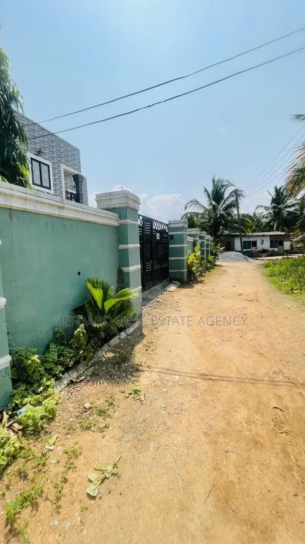 Furnished 6bdrm Duplex in Sefdard Properties, Ablekuma for sale · Photo 1