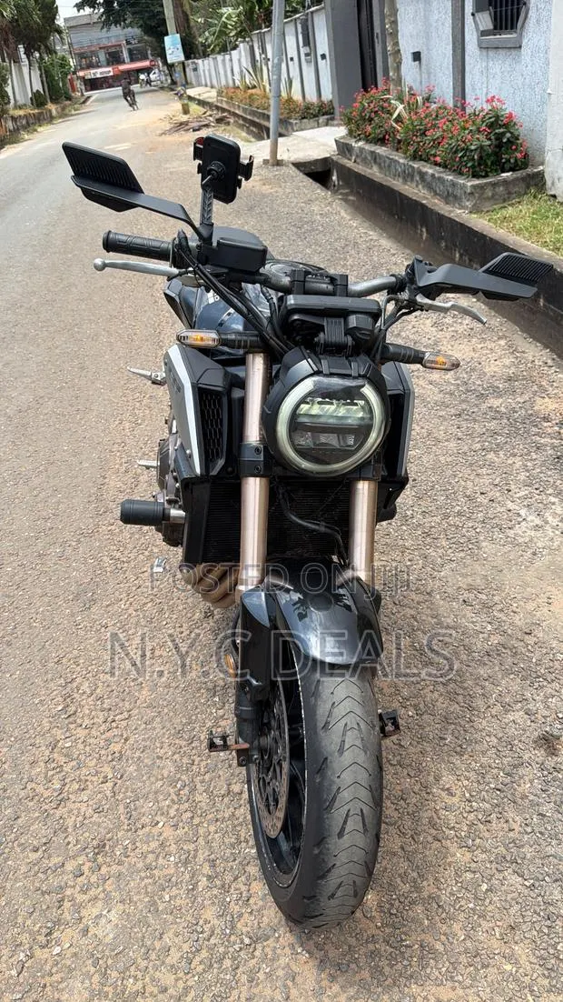 Honda CB 2022 Black · Photo 1