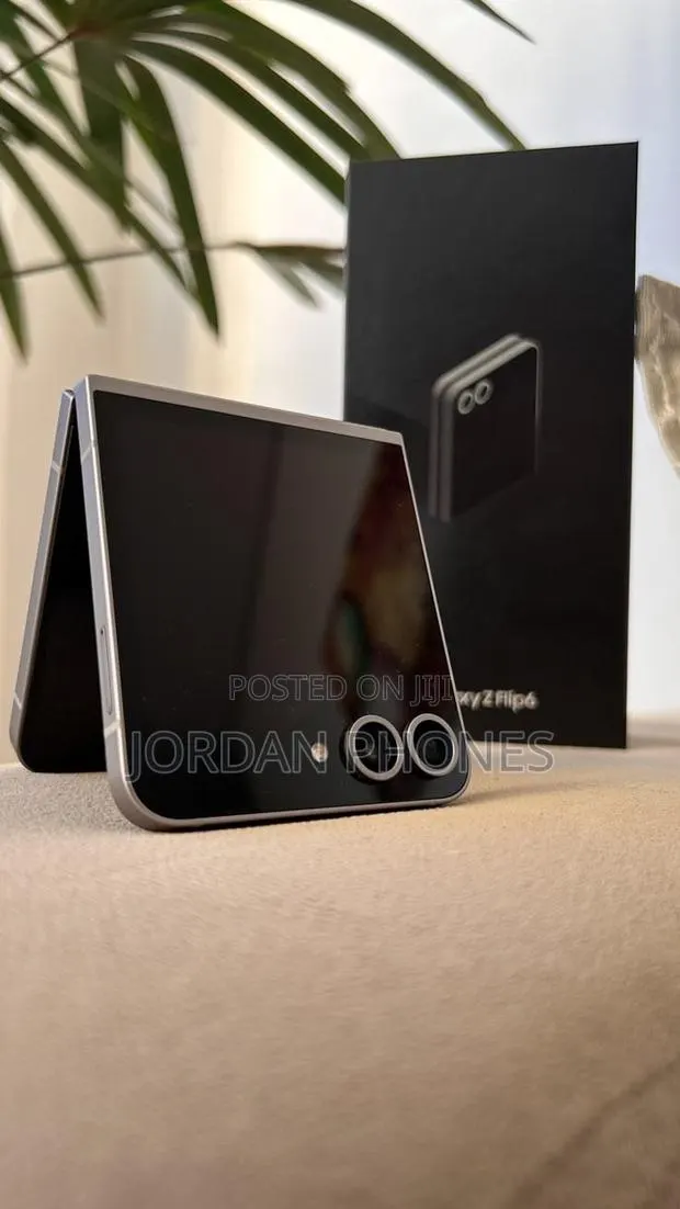 New Samsung Galaxy Z Flip6 256 GB Black · Photo 1