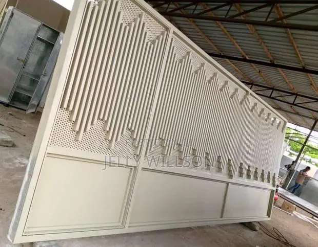 Gate 16 Feet · Photo 1