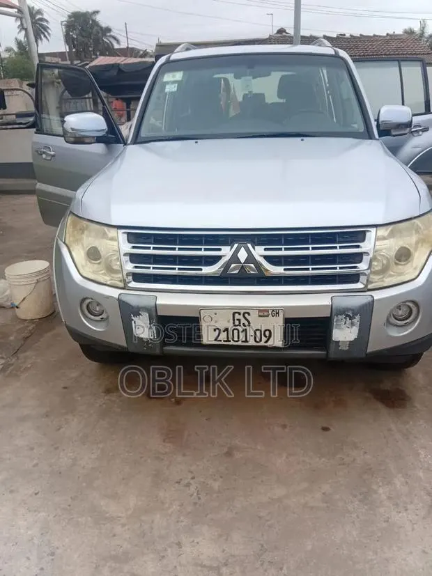 Mitsubishi Pajero 2009 Gray