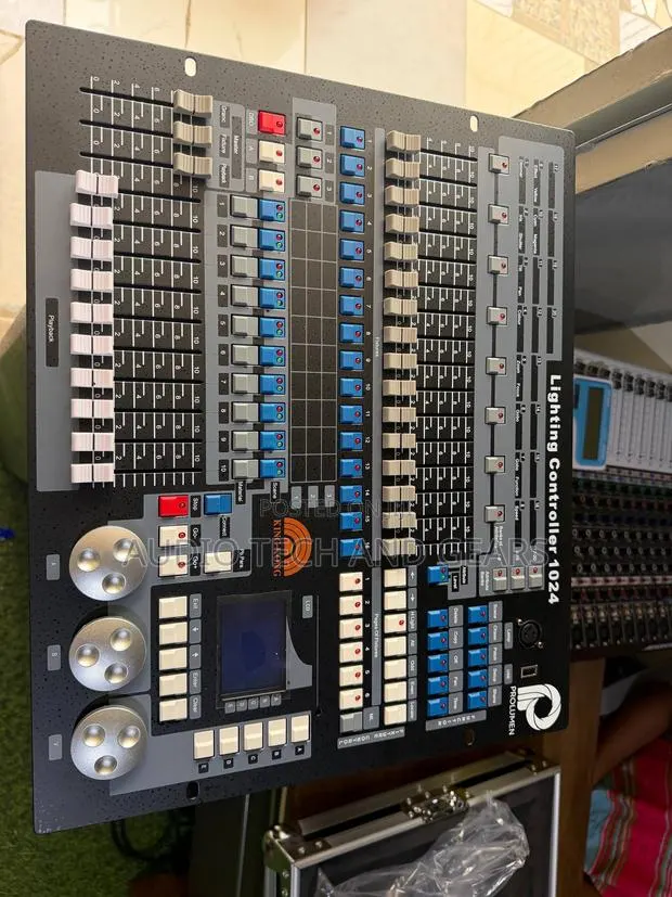Prolumen Kingkong 1024 DMX Mixer With Case · Photo 1