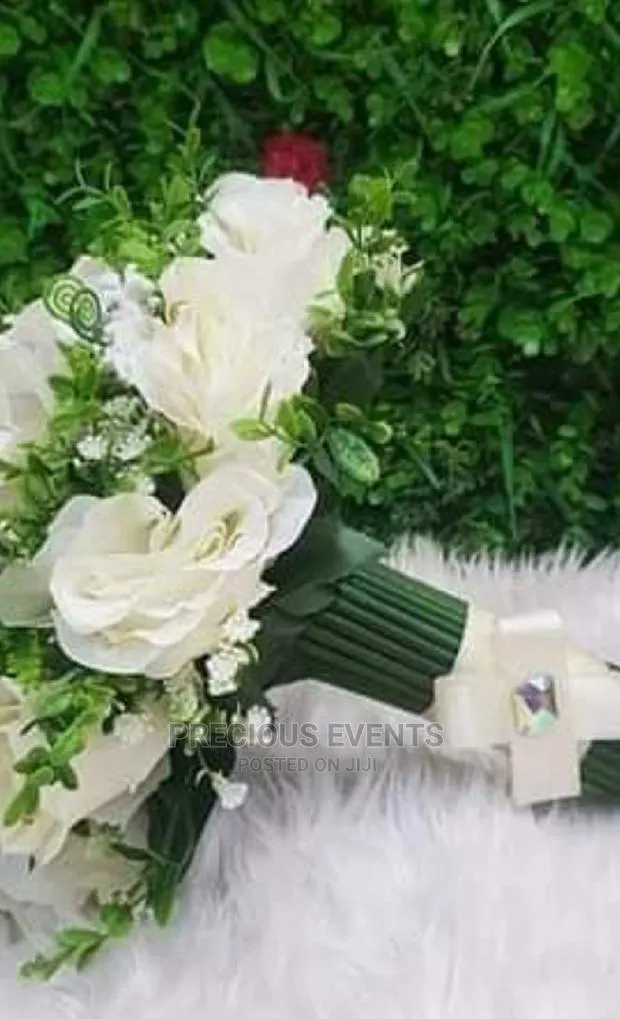 Bride Handfan N Brides Flowers. · Photo 1