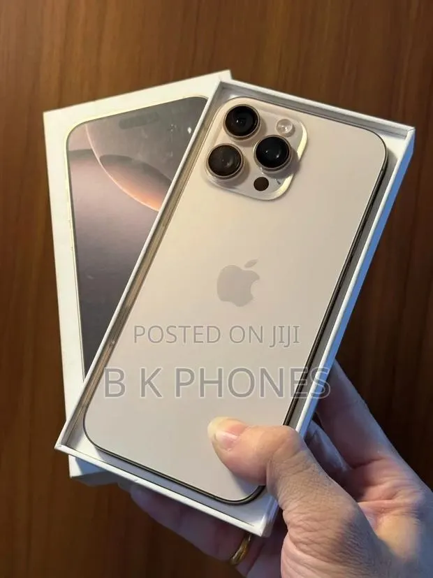 Apple iPhone 16 Pro Max 256 GB Gold · Photo 1