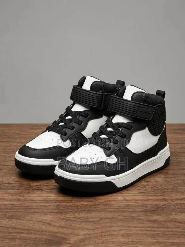 Boys M&S Sneaker · Photo 1