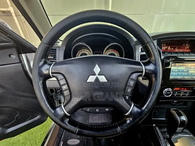 Mitsubishi Pajero 2022 Silver · Photo 1
