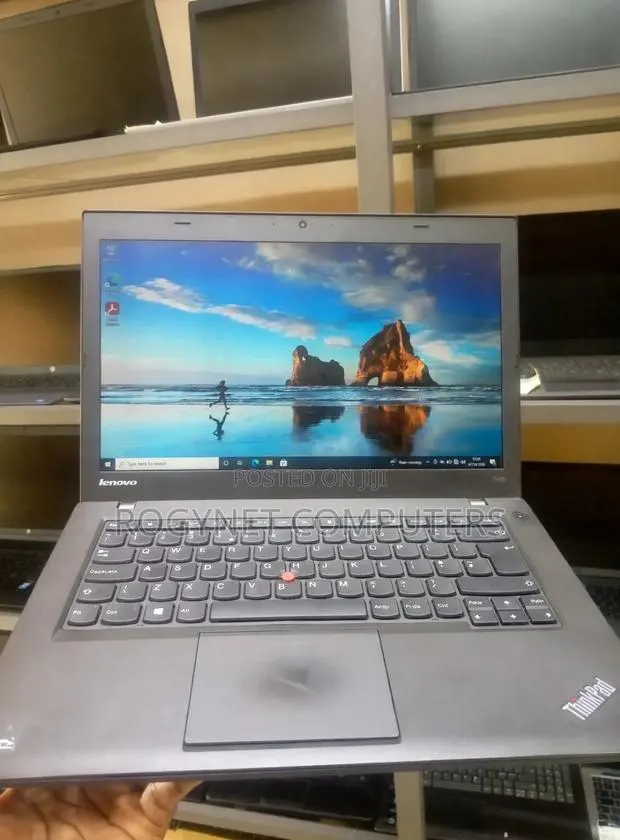 Laptop Lenovo ThinkPad T440 4GB Intel Core i5 HDD 500GB · Photo 1