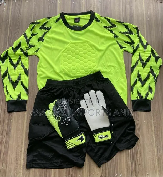 Original Goalkeeper Set Available at Cool Price · Photo 1